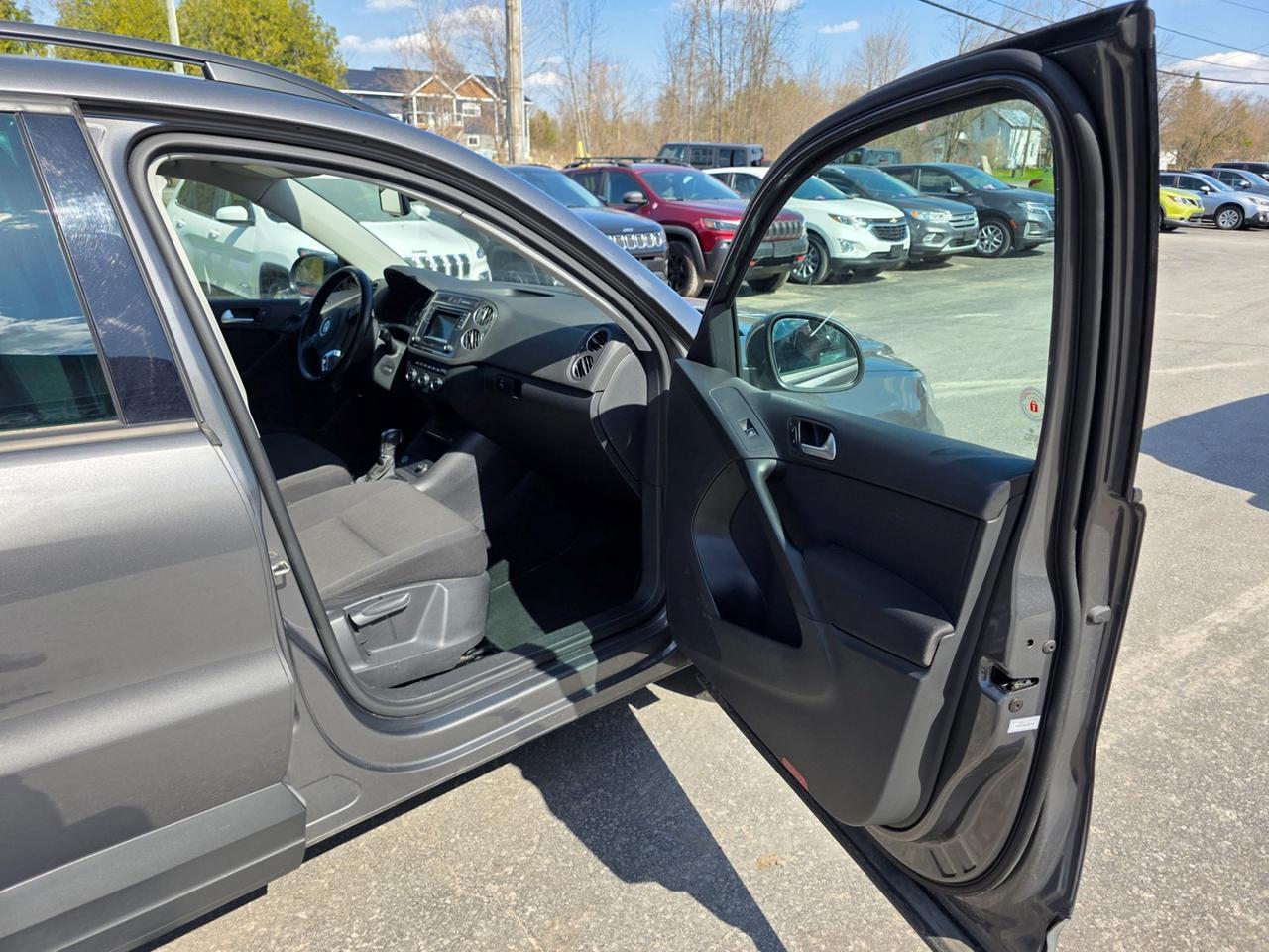 2016 Volkswagen Tiguan S Photo