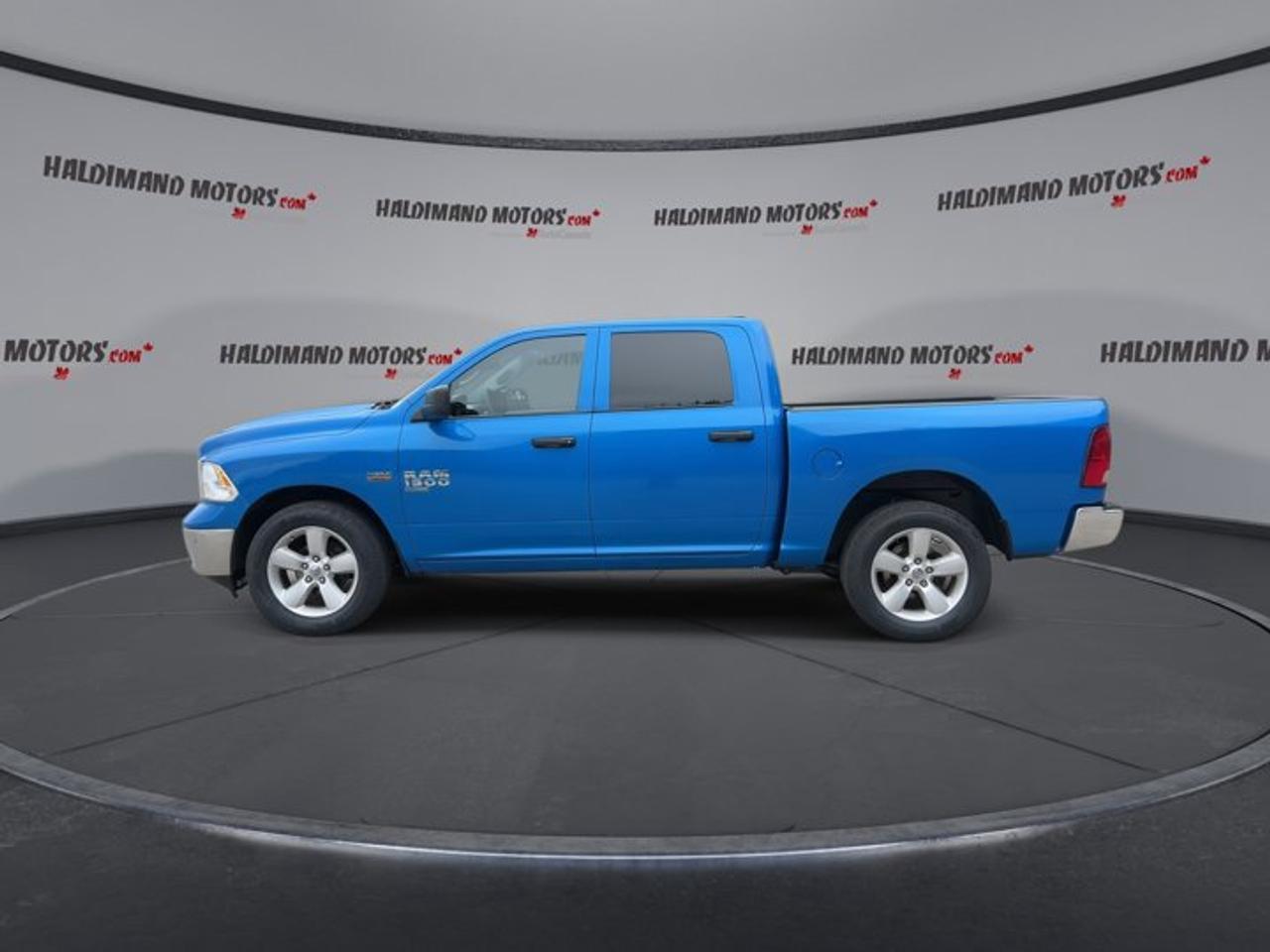 2022 RAM 1500 Classic SLT Crew Cab 5'7 Box 4X4 | No Accidents Photo4