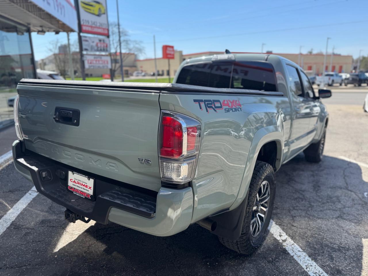 2023 Toyota Tacoma ONE OWNER | ACCIDENT FREE | DEALER SERVICED Photo4