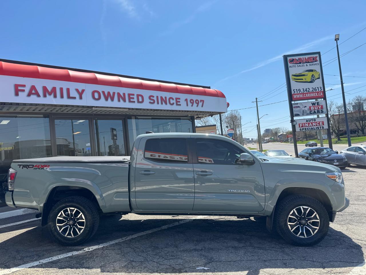 2023 Toyota Tacoma ONE OWNER | ACCIDENT FREE | DEALER SERVICED Photo