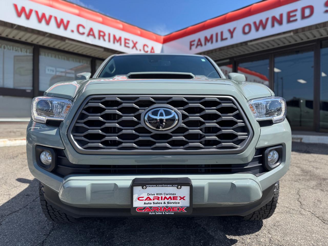 2023 Toyota Tacoma ONE OWNER | ACCIDENT FREE | DEALER SERVICED Photo