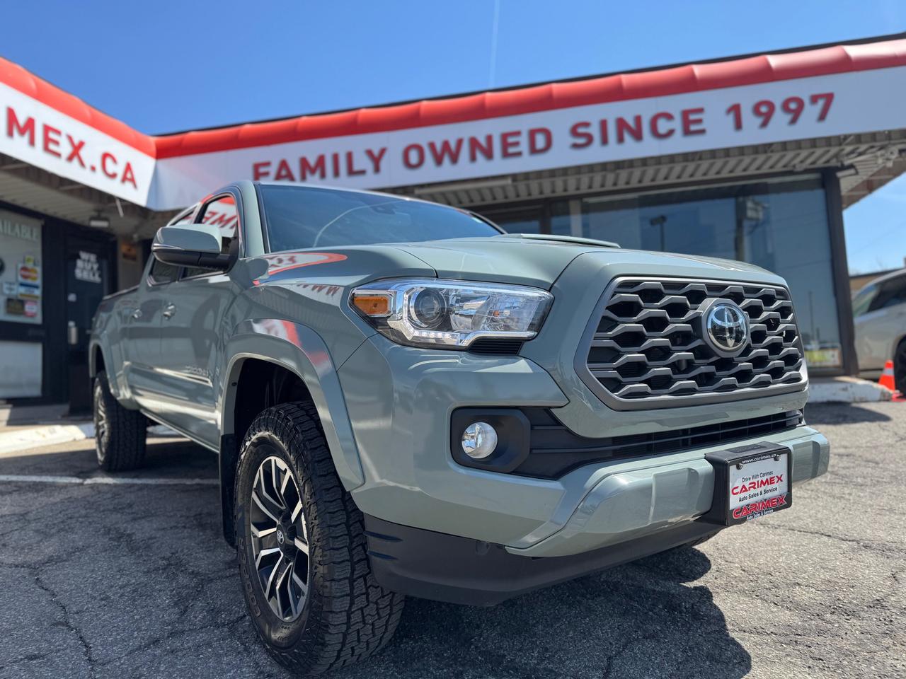 2023 Toyota Tacoma ONE OWNER | ACCIDENT FREE | DEALER SERVICED Photo