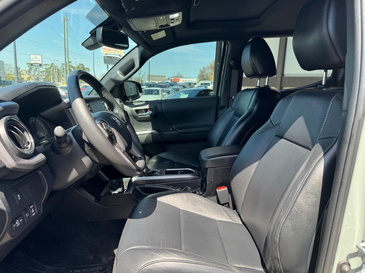 2023 Toyota Tacoma ONE OWNER | ACCIDENT FREE | DEALER SERVICED Photo
