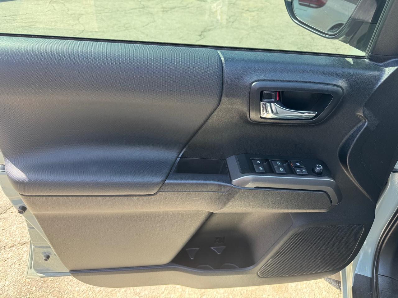 2023 Toyota Tacoma ONE OWNER | ACCIDENT FREE | DEALER SERVICED Photo