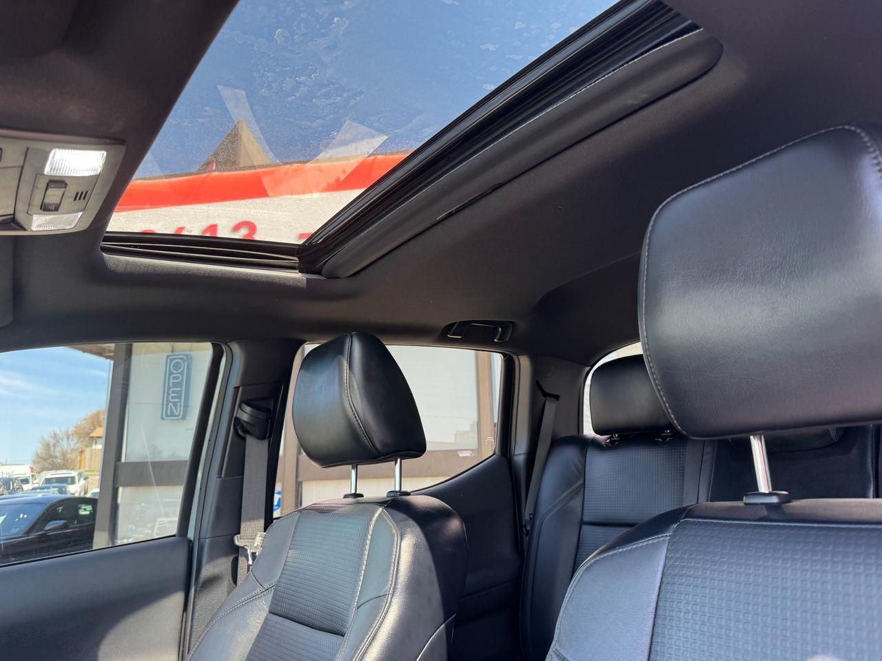 2023 Toyota Tacoma ONE OWNER | ACCIDENT FREE | DEALER SERVICED Photo
