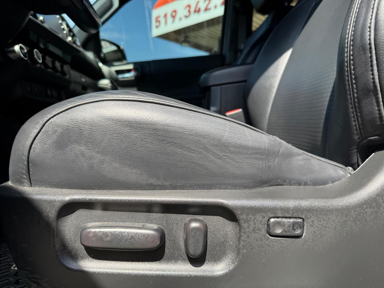 2023 Toyota Tacoma ONE OWNER | ACCIDENT FREE | DEALER SERVICED Photo
