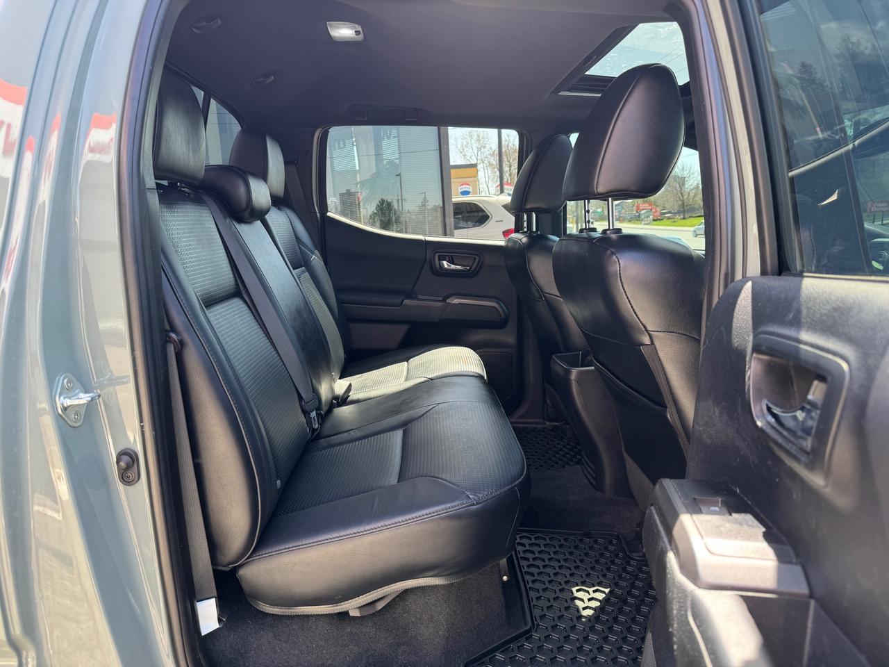 2023 Toyota Tacoma ONE OWNER | ACCIDENT FREE | DEALER SERVICED Photo