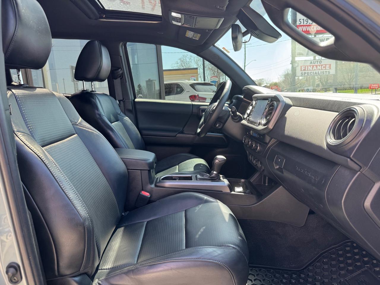 2023 Toyota Tacoma ONE OWNER | ACCIDENT FREE | DEALER SERVICED Photo