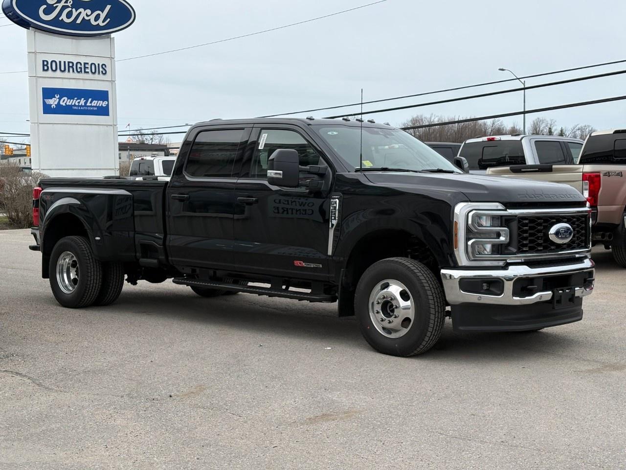 2026 Ford F-350 Super Duty DRW LARIAT 4WD CREW CAB 8' BOX Photo4