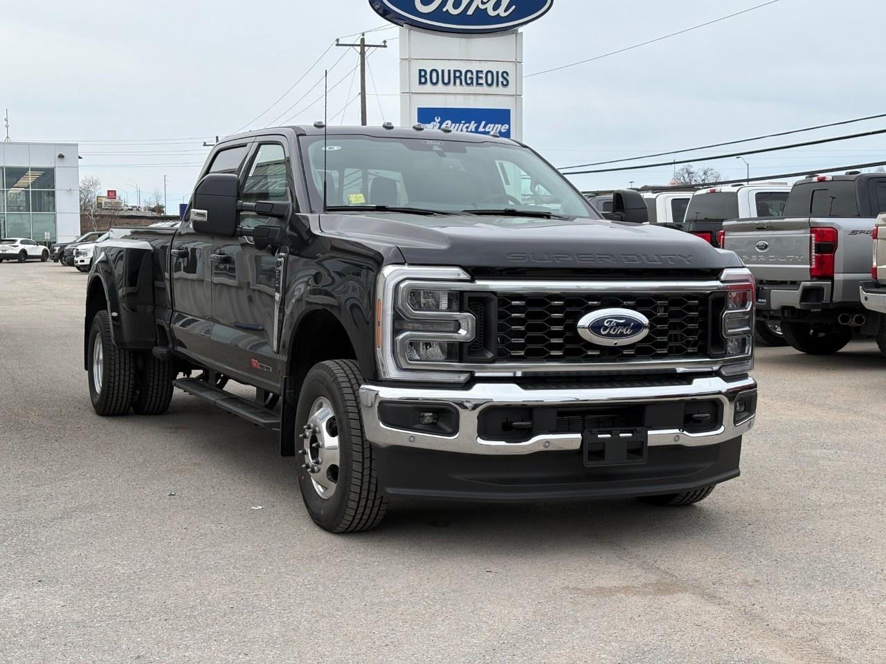 2026 Ford F-350 Super Duty DRW LARIAT 4WD CREW CAB 8' BOX Photo3