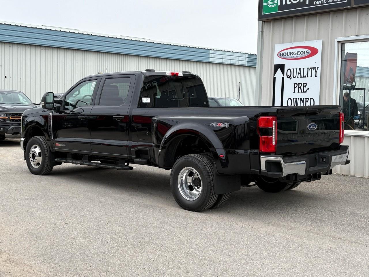 2026 Ford F-350 Super Duty DRW LARIAT 4WD CREW CAB 8' BOX Photo