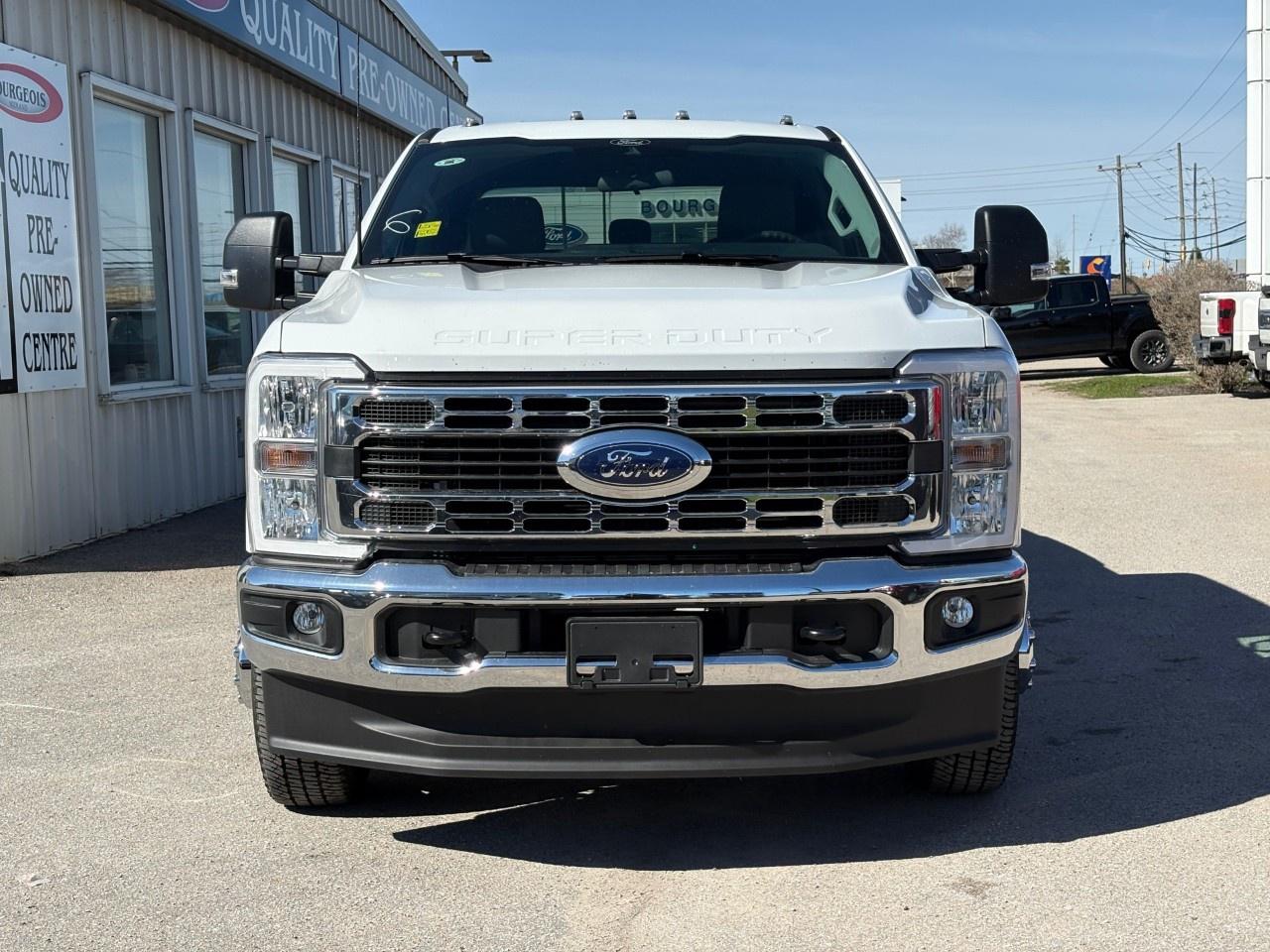 2026 Ford F-350 Super Duty DRW XLT 4WD CREW CAB 8' BOX Photo2