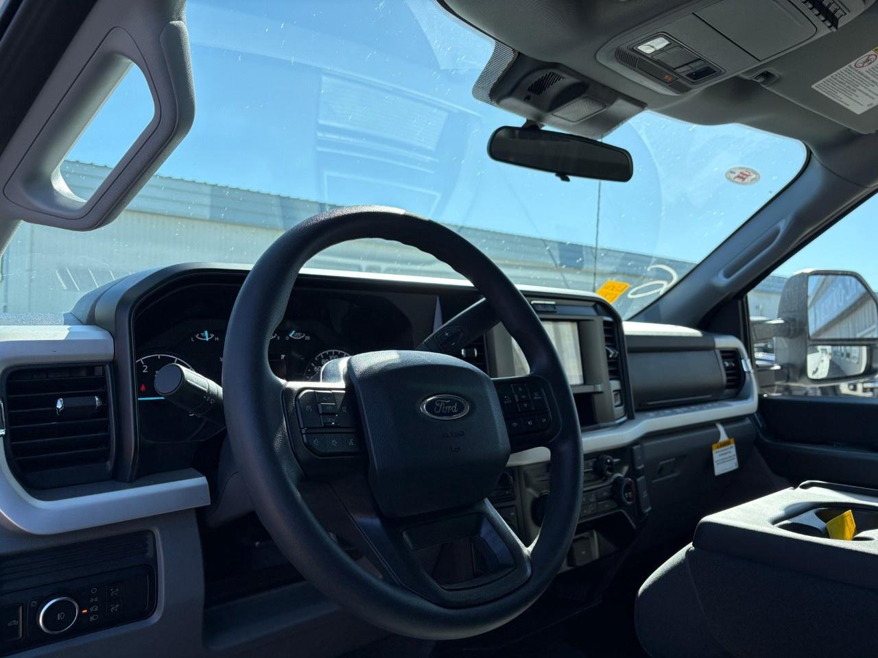 2026 Ford F-350 Super Duty DRW XLT 4WD CREW CAB 8' BOX Photo