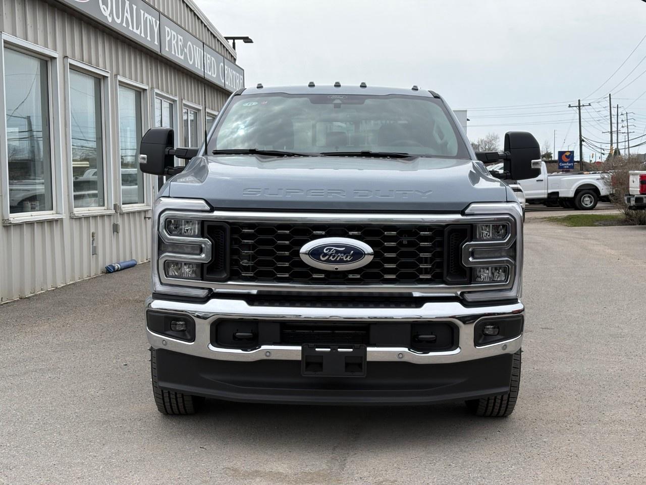 2026 Ford F-350 Super Duty DRW LARIAT 4WD CREW CAB 8' BOX Photo2