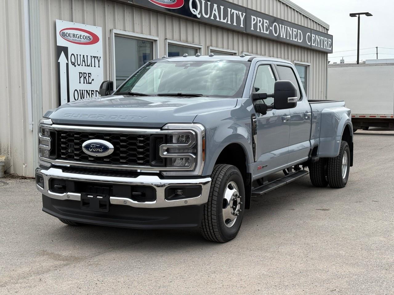 2026 Ford F-350 Super Duty DRW LARIAT 4WD CREW CAB 8' BOX Photo