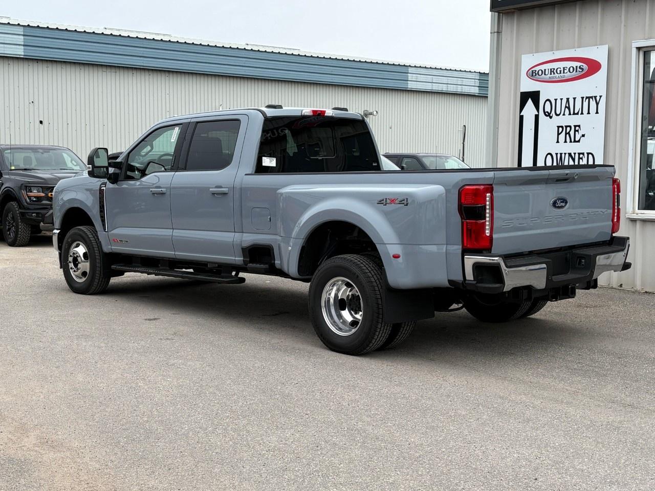 2026 Ford F-350 Super Duty DRW LARIAT 4WD CREW CAB 8' BOX Photo