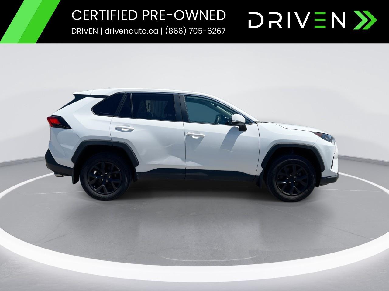 2022 Toyota RAV4 LE AWD Photo