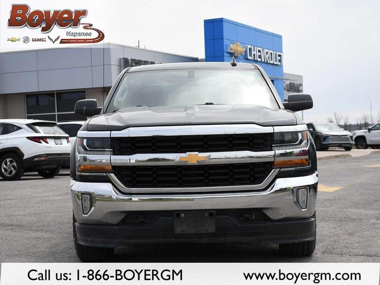 2018 Chevrolet Silverado 1500 Crew Cab Short Box 4-Wheel Drive LT w/1LT Photo2