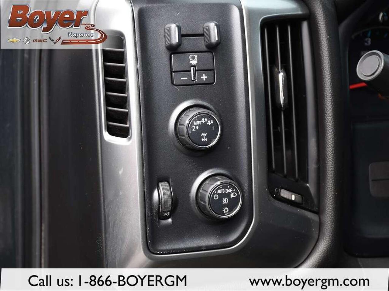 2018 Chevrolet Silverado 1500 Crew Cab Short Box 4-Wheel Drive LT w/1LT Photo