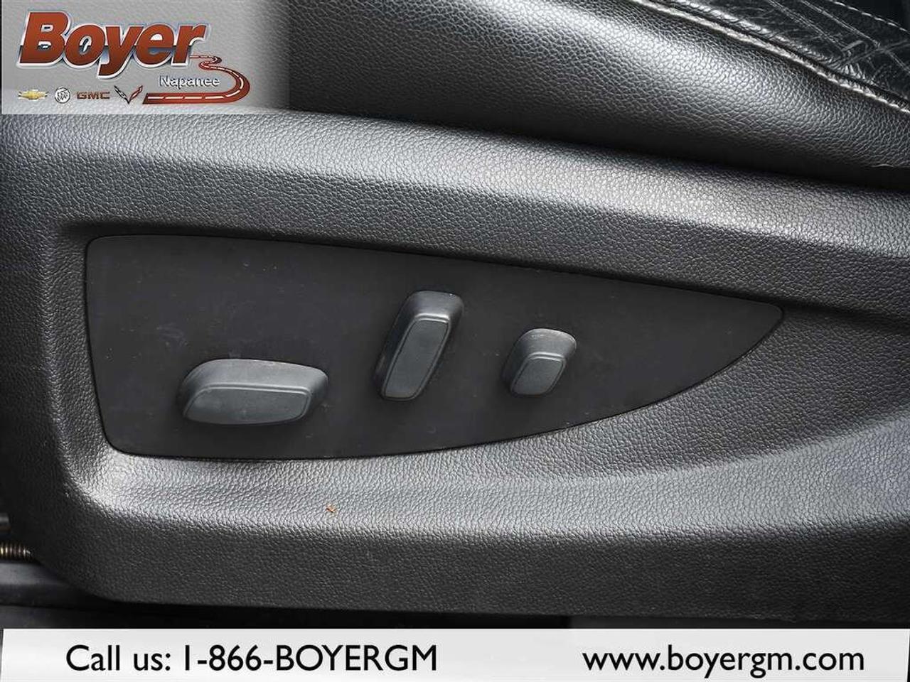 2018 Chevrolet Silverado 1500 Crew Cab Short Box 4-Wheel Drive LT w/1LT Photo