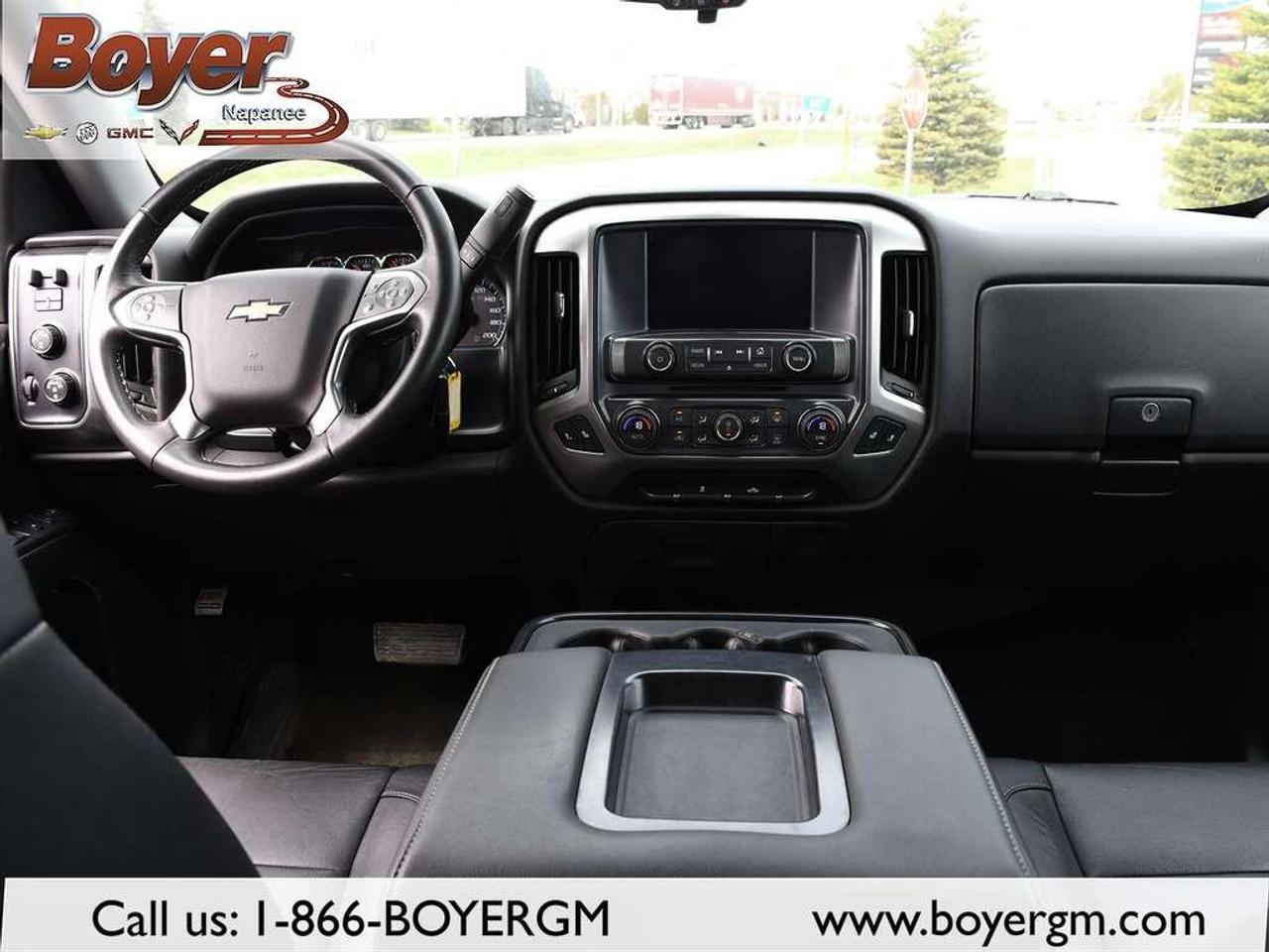 2018 Chevrolet Silverado 1500 Crew Cab Short Box 4-Wheel Drive LT w/1LT Photo