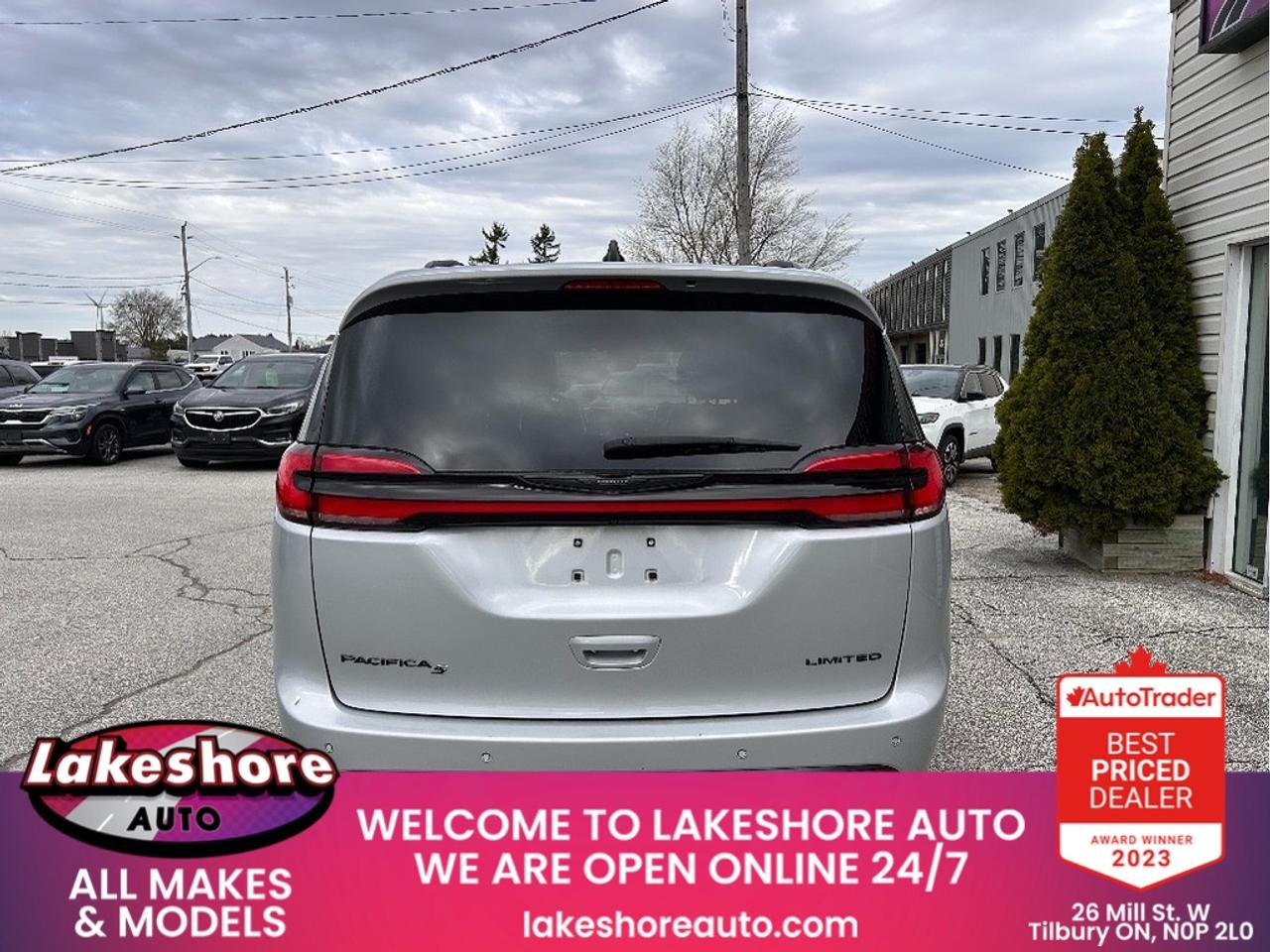 2023 Chrysler Pacifica Limited Photo2