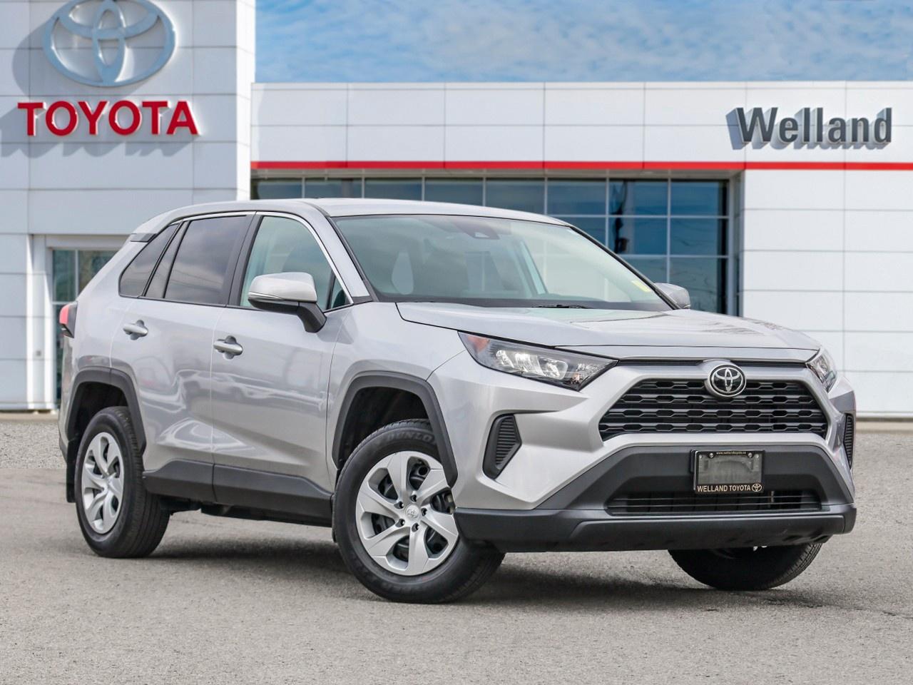2022 Toyota RAV4 LE Photo0