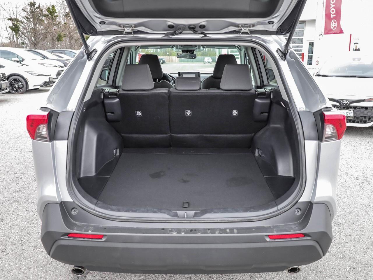 2022 Toyota RAV4 LE Photo