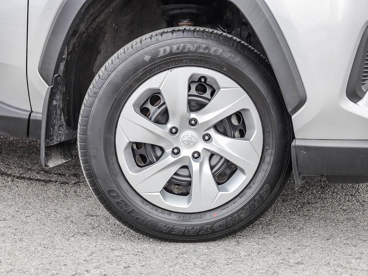 2022 Toyota RAV4 LE Photo