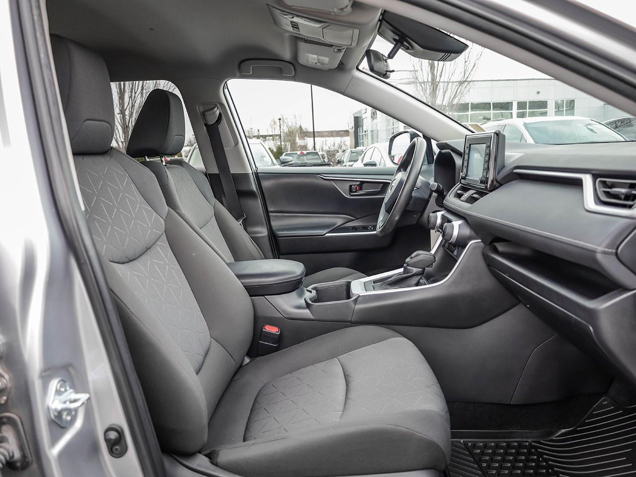 2022 Toyota RAV4 LE Photo