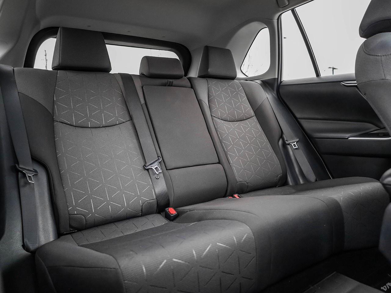 2022 Toyota RAV4 LE Photo