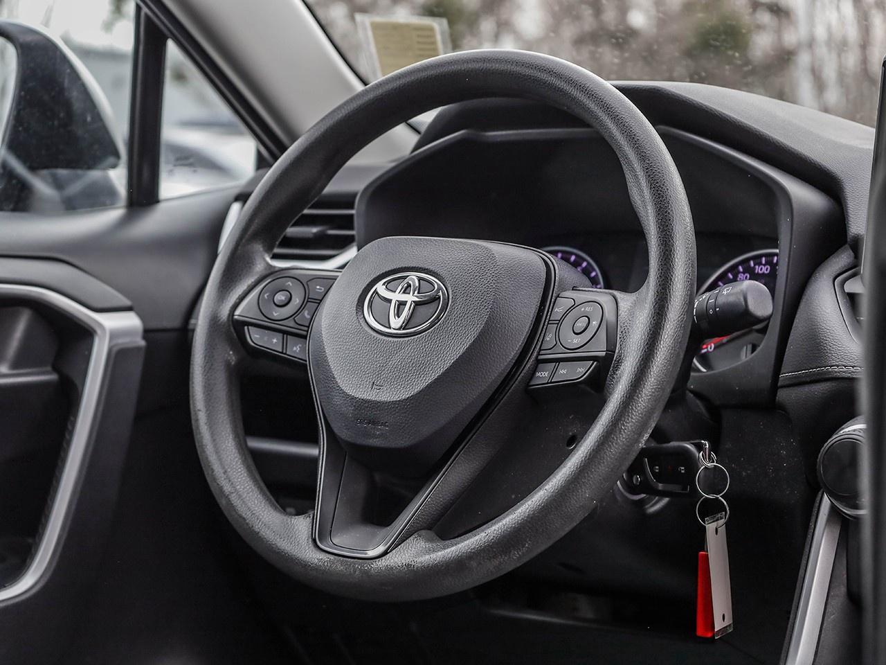 2022 Toyota RAV4 LE Photo