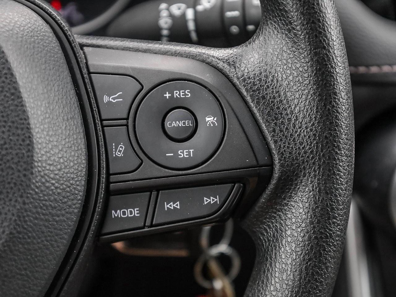 2022 Toyota RAV4 LE Photo