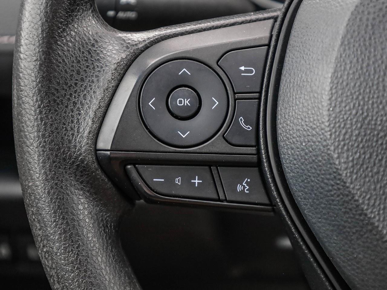 2022 Toyota RAV4 LE Photo