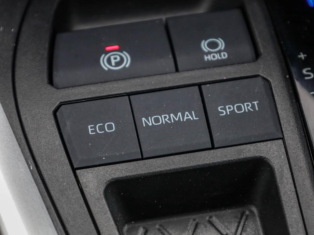 2022 Toyota RAV4 LE Photo