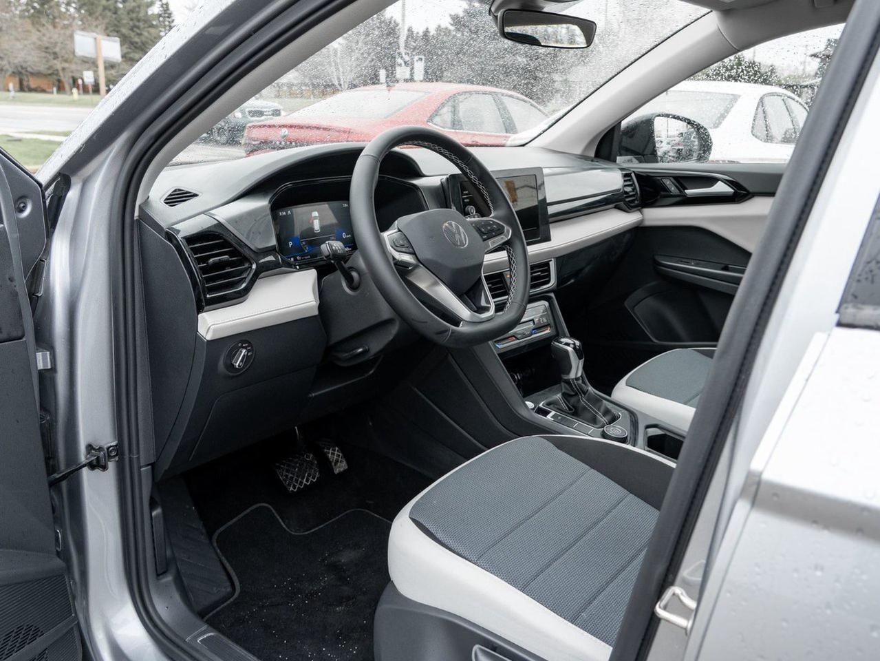 2025 Volkswagen Taos Trendline Photo