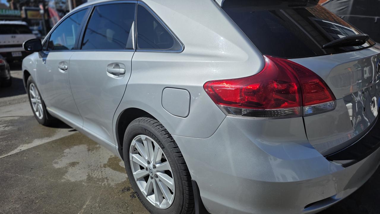 2011 Toyota Venza XLE AWD Photo2