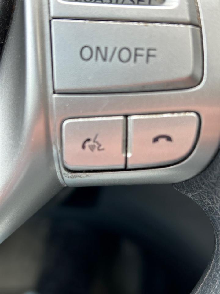 2015 Nissan Rogue AWD 4dr SV   PANORAMIC ROOF   LOADED Photo