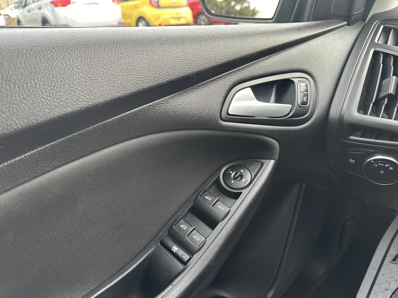 2017 Ford Focus Hatchback SE **ONE OWNER** CLEAN CARFAX** Photo