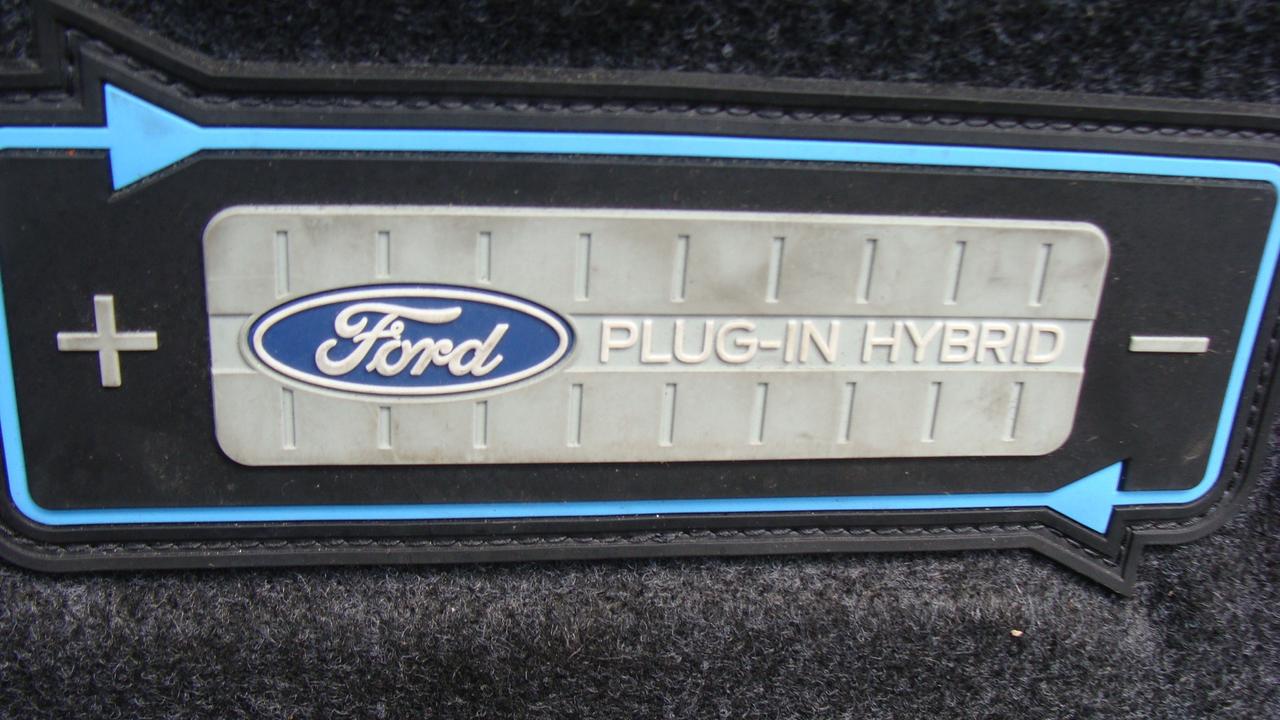 2018 Ford Fusion Energi TITANIUM/PLATINUM Plug-In Hybrid Photo