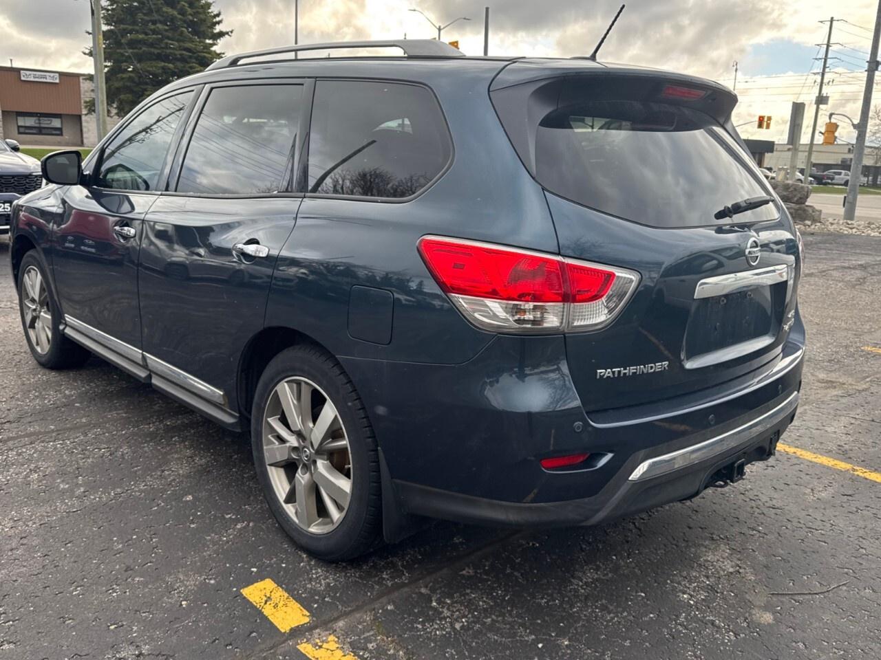 2014 Nissan Pathfinder 4WD 4DR PLATINUM Photo