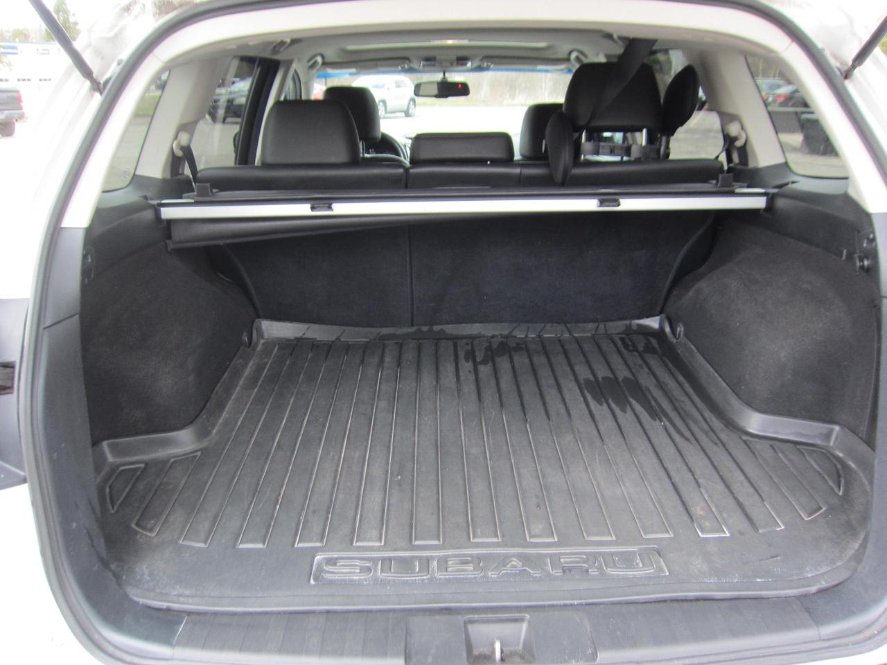 2011 Subaru Outback LIMITED Photo4