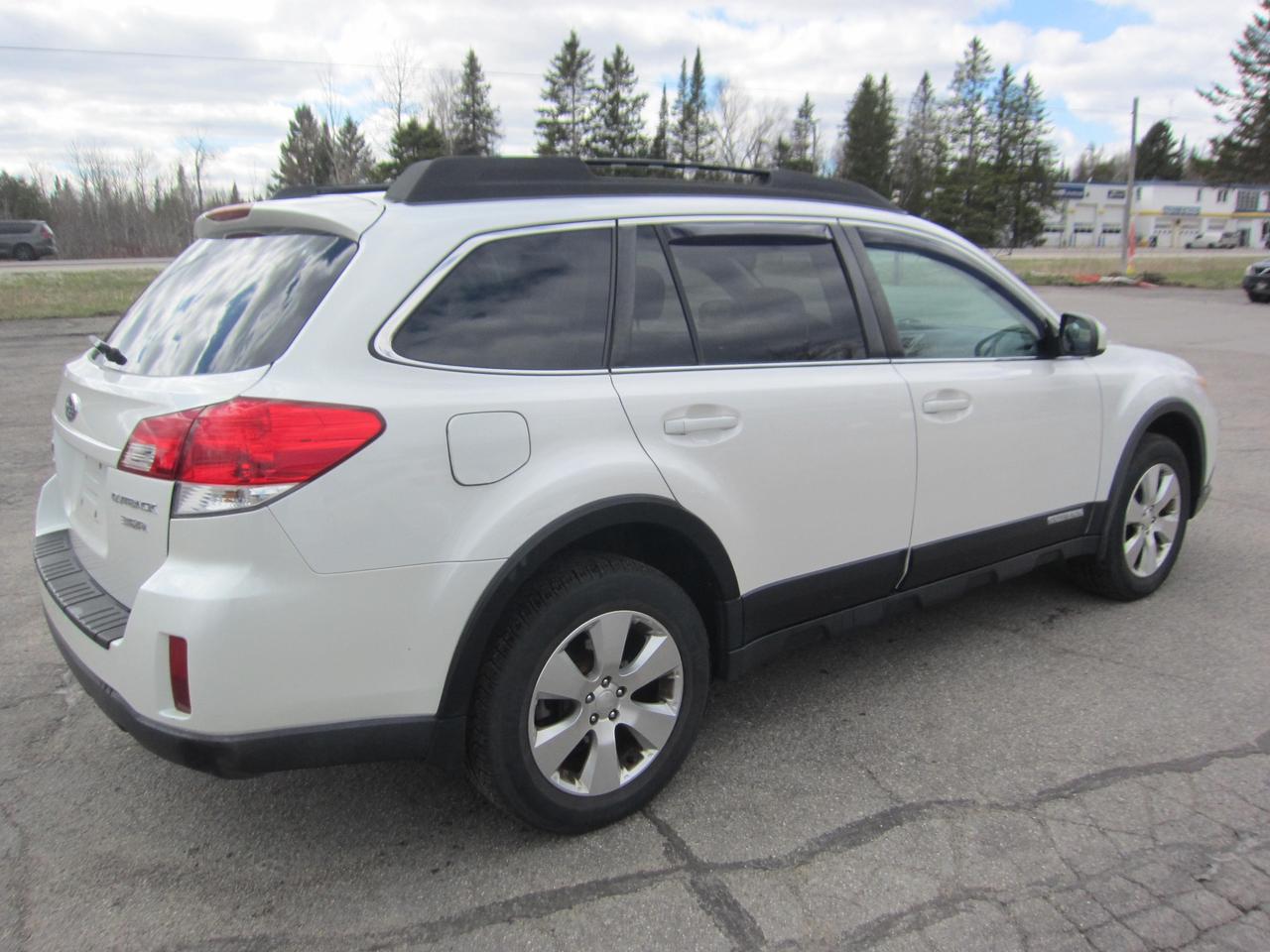 2011 Subaru Outback LIMITED Photo