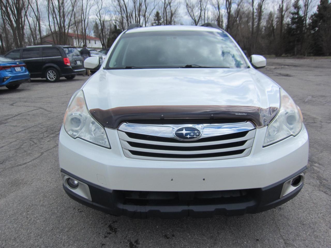 2011 Subaru Outback LIMITED Photo2