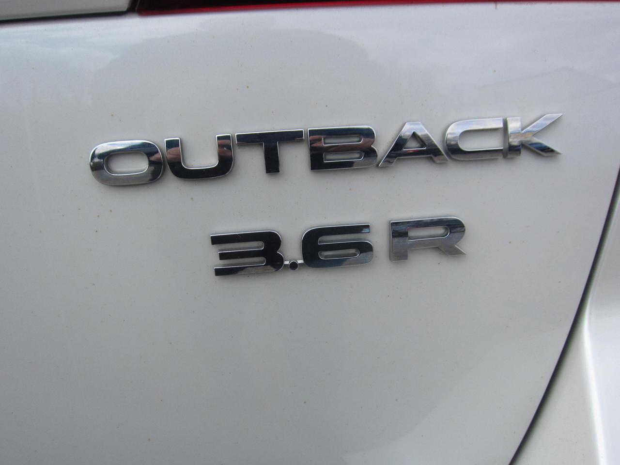 2011 Subaru Outback LIMITED Photo