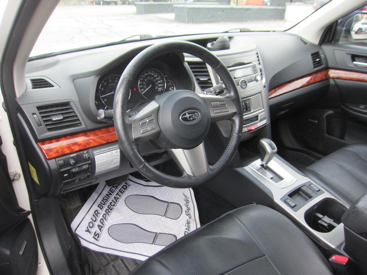 2011 Subaru Outback LIMITED Photo