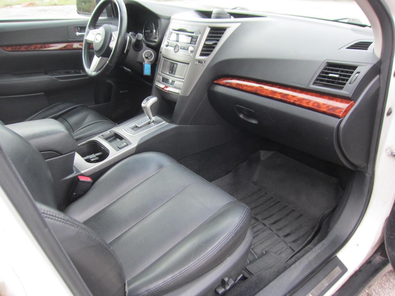 2011 Subaru Outback LIMITED Photo