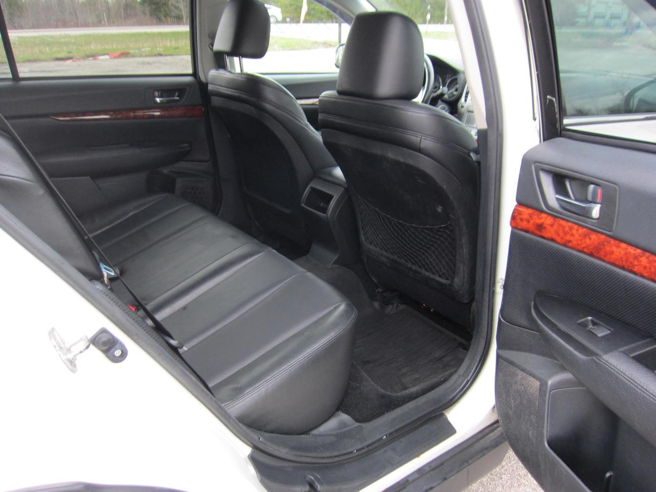 2011 Subaru Outback LIMITED Photo