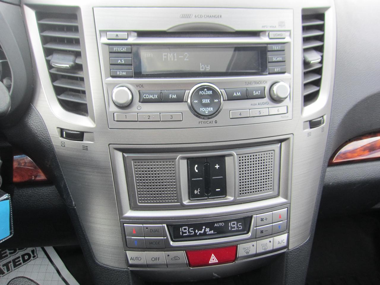 2011 Subaru Outback LIMITED Photo