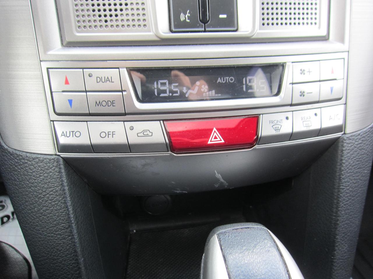 2011 Subaru Outback LIMITED Photo